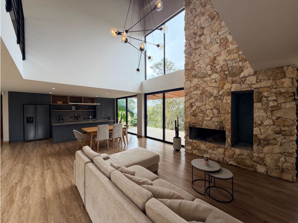 Venta Casa Indep.Amoblada Santa Elena | 236,82Mts + 2.000Mts de Lote