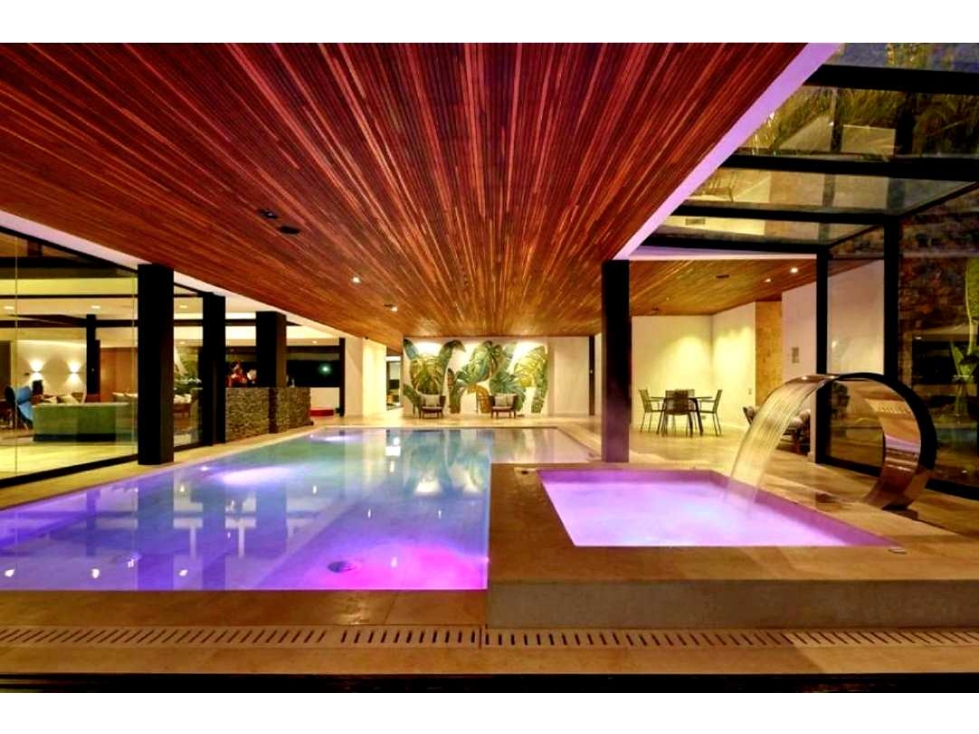 VENTA CASA INTELIGENTE CON PISCINA ALTO DE PALMAS