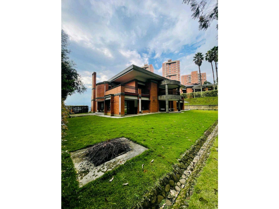 Venta Casa La Calera EL Poblado Medellín
