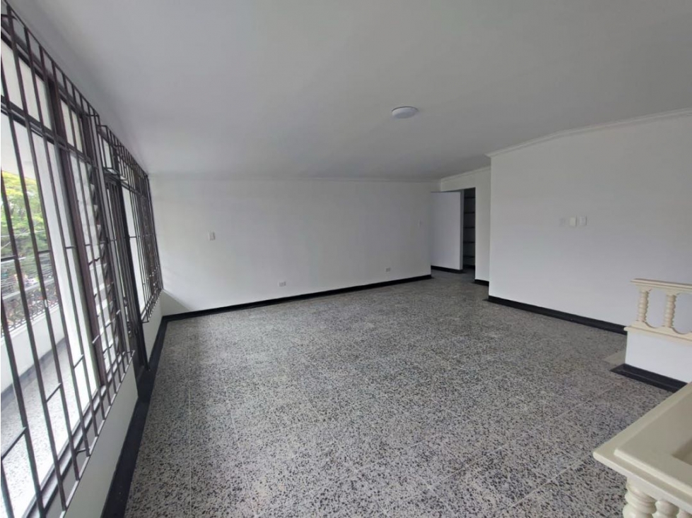 VENTA ALMPLIA CASA COMERCIAL SECTOR LA ELVIRA AV. 30 DE AGOSTO PEREIRA — foto 4