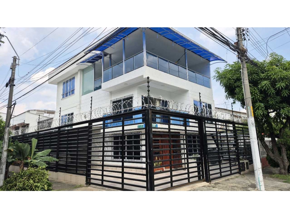 VENTA CASA LA MERCED 200MT2 REFORMADA PISCINA CALI NORTE