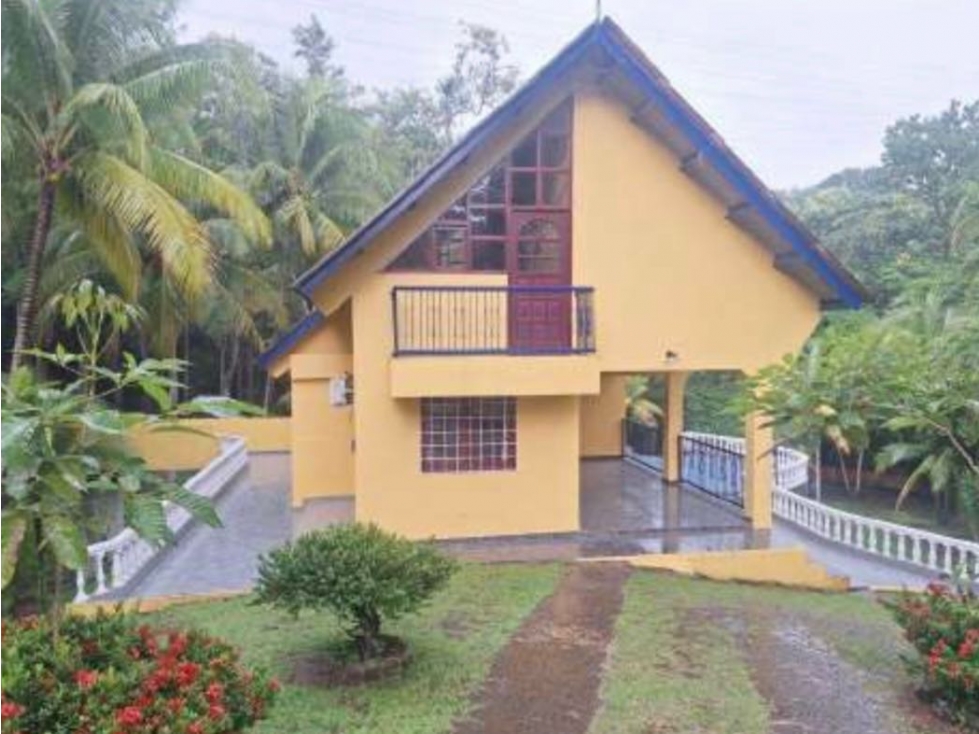 VENTA CASA LAS CUMBRES CON TERRENO 6,805M2 PISCINA CV
