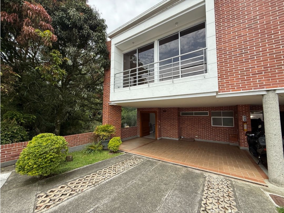 VENTA CASA CERCA AL MALL SAN LUCAS