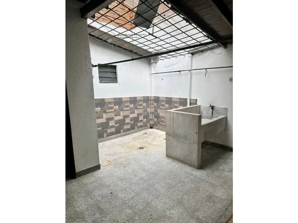 VENTA CASA LOTE CASTELLANA. LAURELES NOGAL. (BJ) MEDELLÍN — foto 2