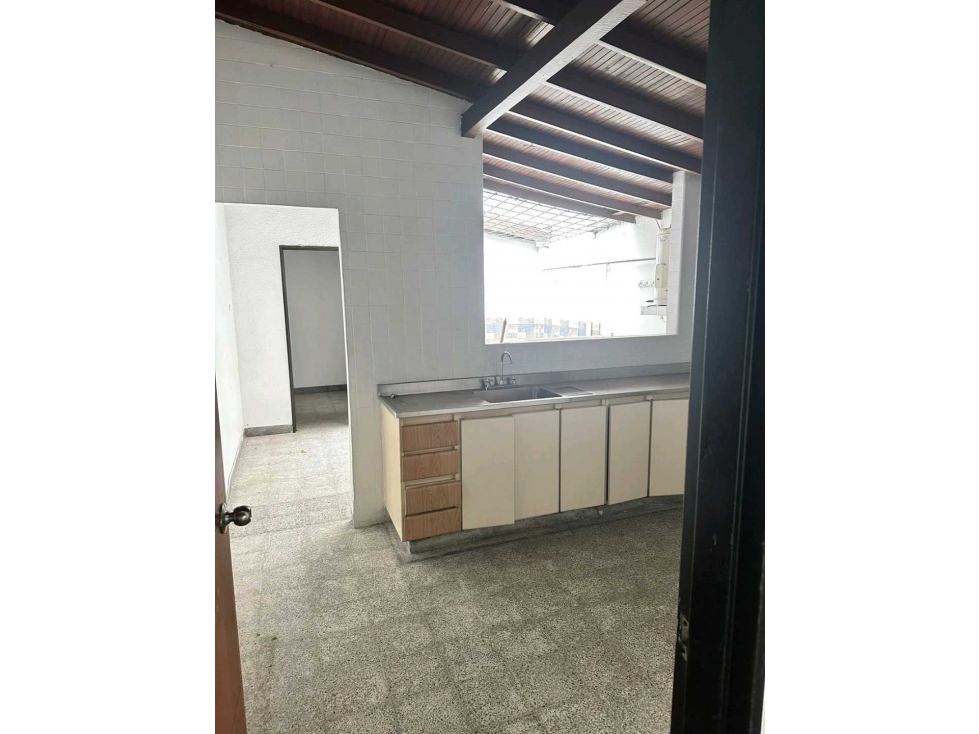 VENTA CASA LOTE CASTELLANA. LAURELES NOGAL. (BJ) MEDELLÍN — foto 4