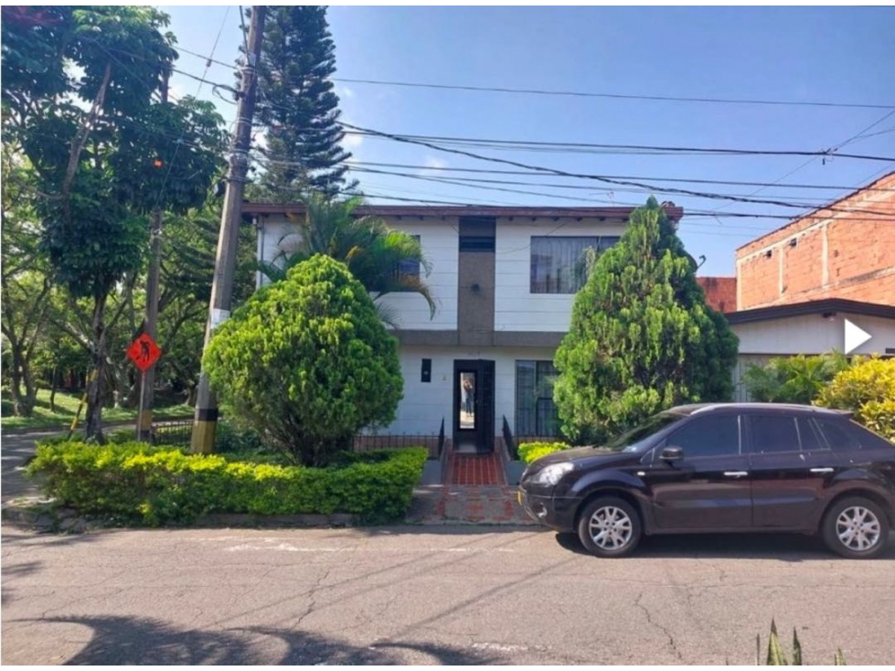 Casa esquinera en Medellín, Belén rosales