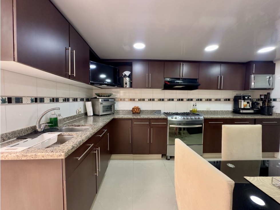 VENTA CASA EN MODELIA, 190 MTS, 5 HAB, 4 BAÑ, ESTUDIO, 3 PARQ — foto 2
