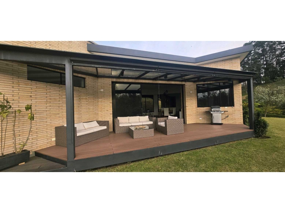 VENTA CASA MODERNA DE LUJO EL RETIRO PANTANILLO — foto 2