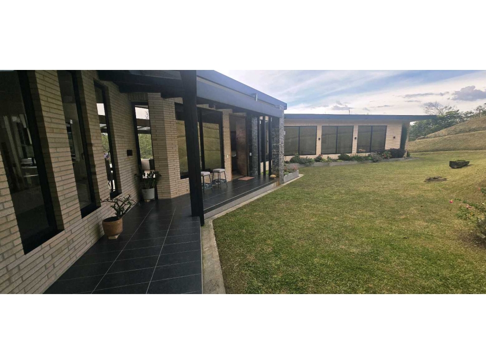 VENTA CASA MODERNA DE LUJO EL RETIRO PANTANILLO — foto 5