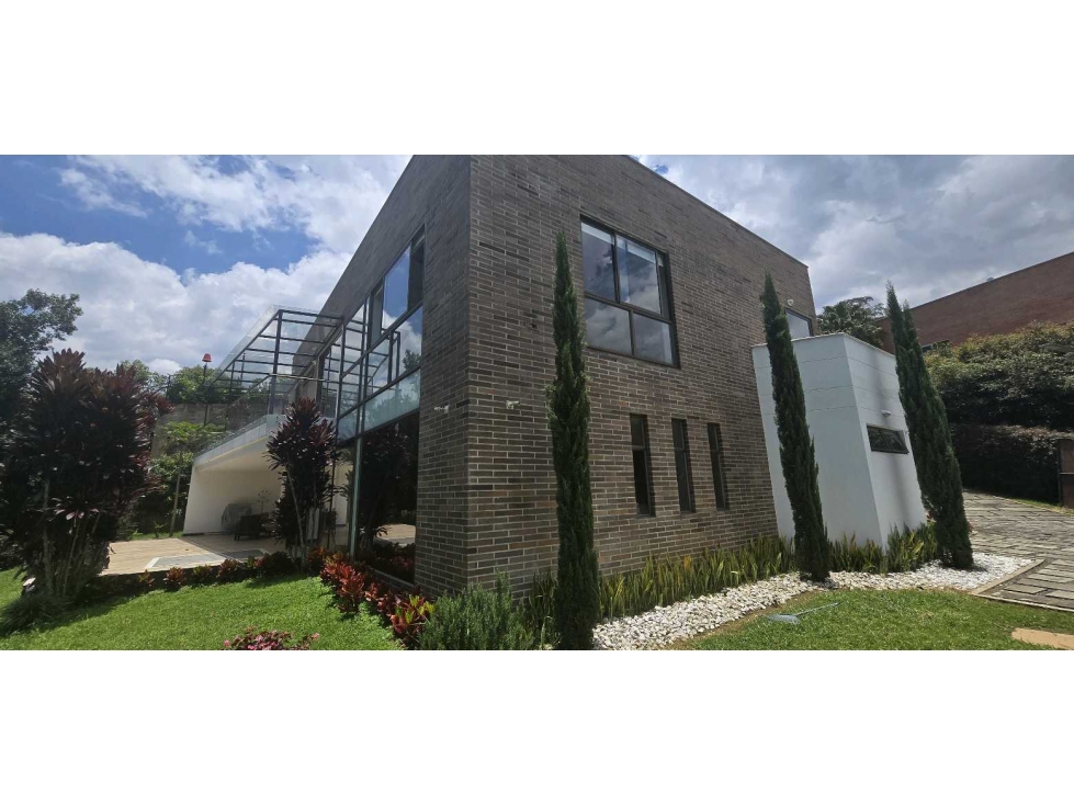 VENTA CASA MODERNA EN UNIDAD CERRADA LOMA EL ESCOBERO BAJO ENVIGADO