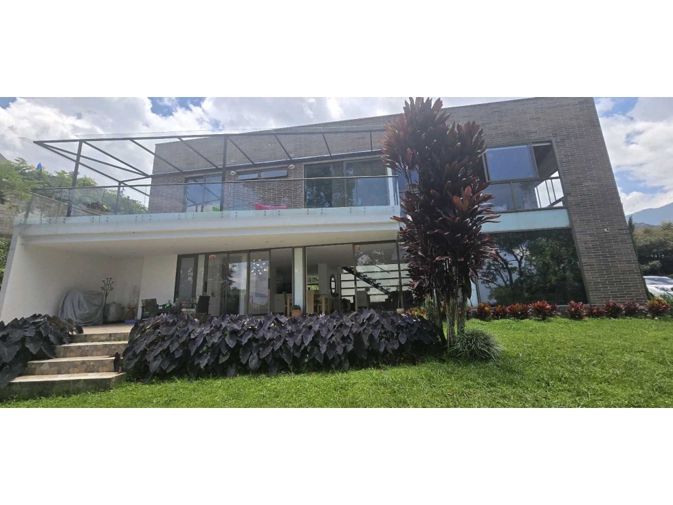 VENTA CASA MODERNA EN UNIDAD CERRADA LOMA EL ESCOBERO BAJO ENVIGADO — foto 3