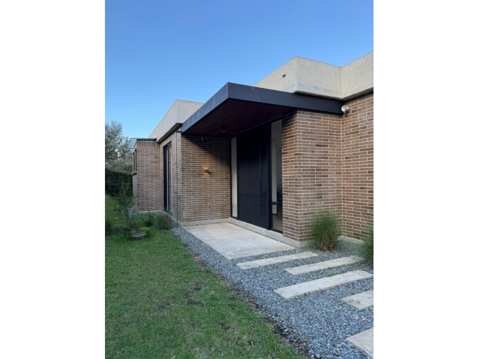 Venta casa campestre en El Escobero con lote de 1.100 m² — foto 2