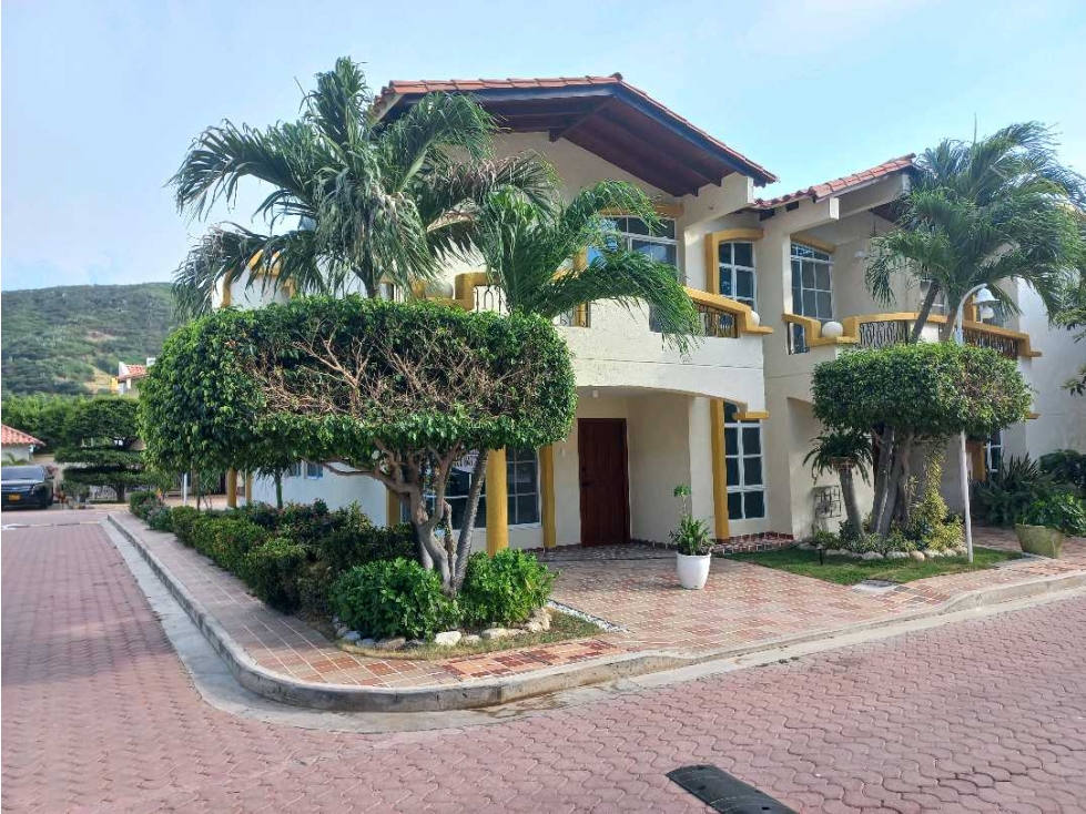 ARRIENDO/VENTA CASA MODERNA REMODELADA EN RODADERO RESERVADO — foto 2