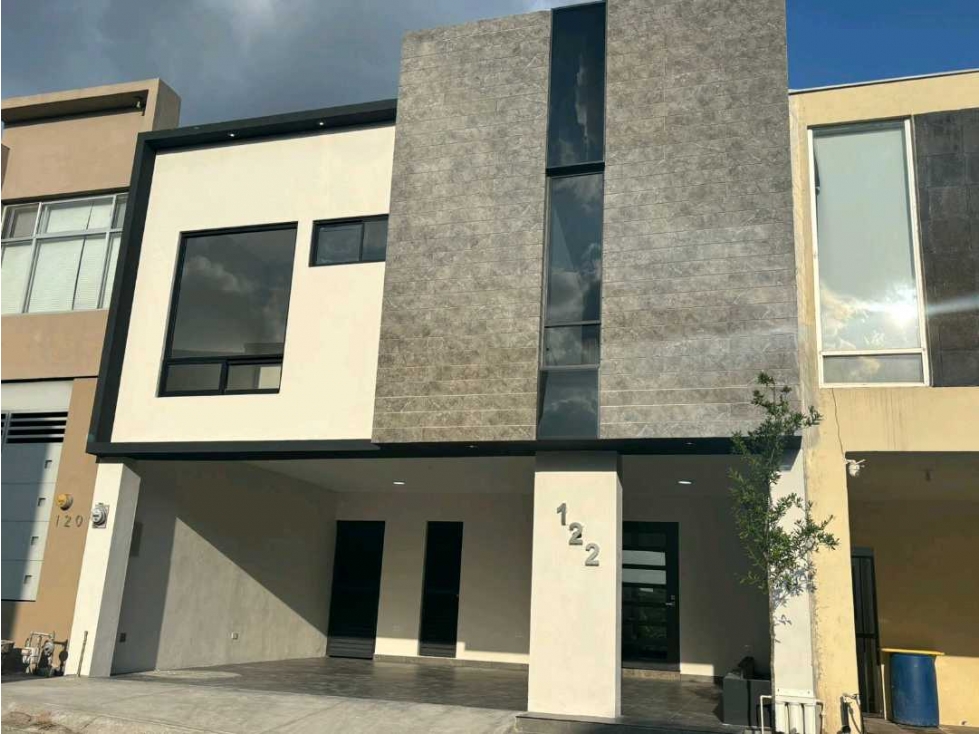 VENTA CASA NUEVA. Cumbres Elite Premier. T:144 M² ,C:384M²
3 niv - 2