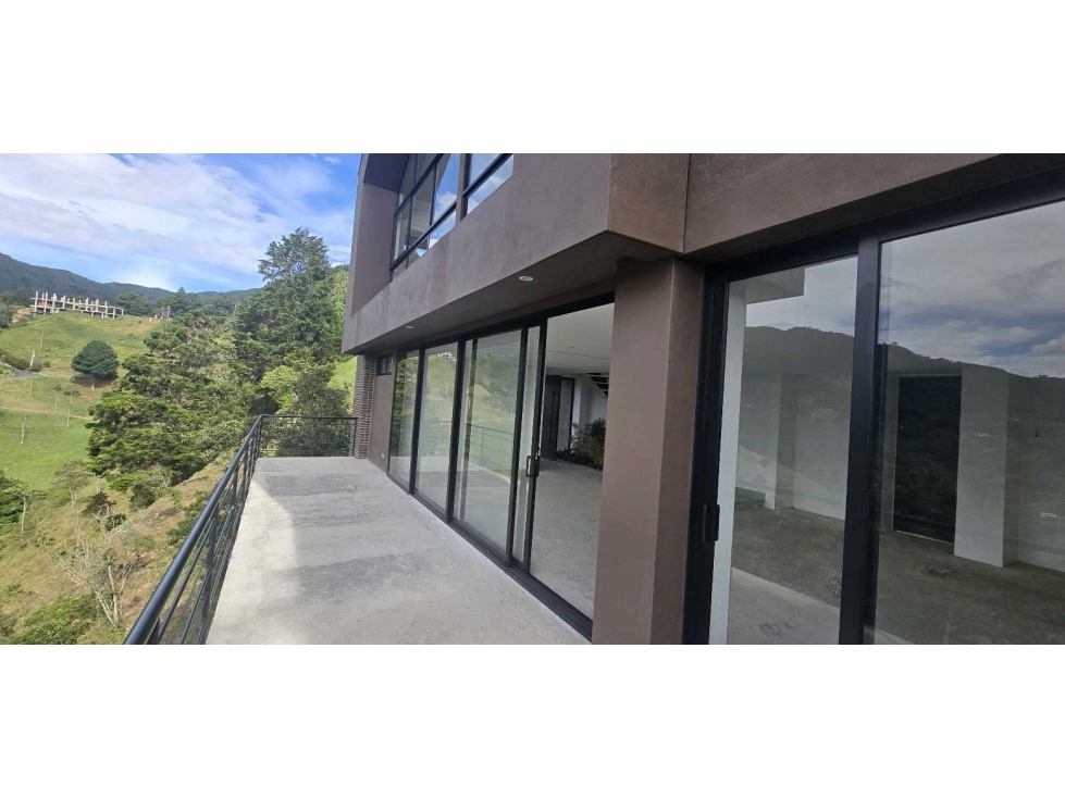 Venta Casa nueva en Envigado con espectacular vista a Medellin — foto 2