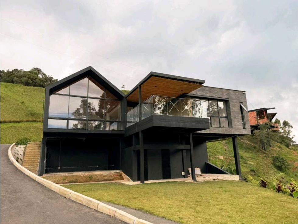 VENTA CASA NUEVA MODERNA EL RETIRO VEREDA PANTANILLO 371 m2