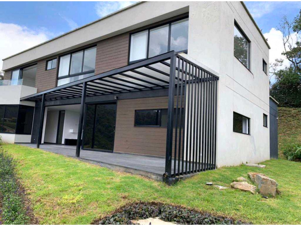 VENTA CASA PALMAS (DETRAS DEL MALL LEMONT)