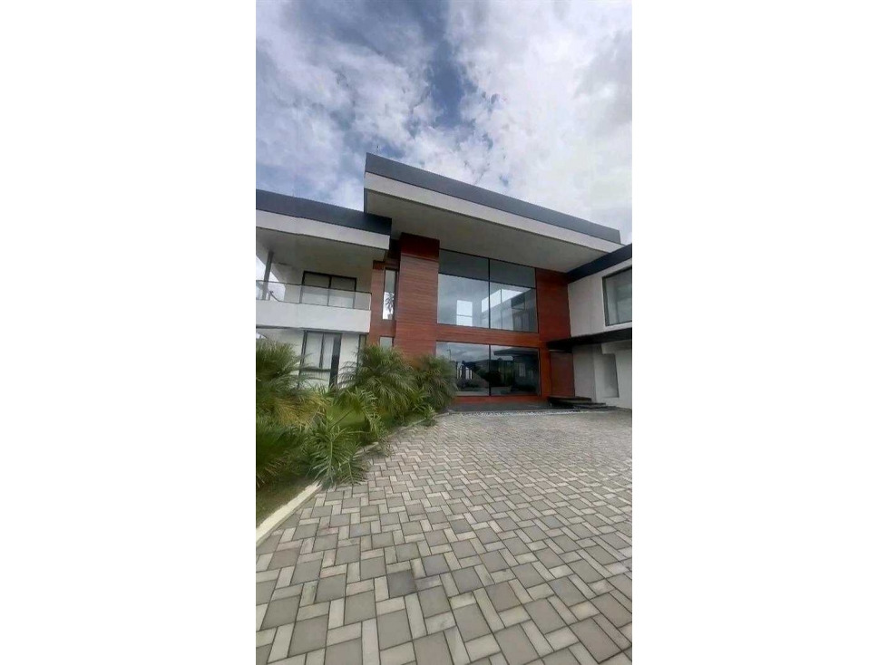Venta y renta casa amoblada Parcelación Llanogrande