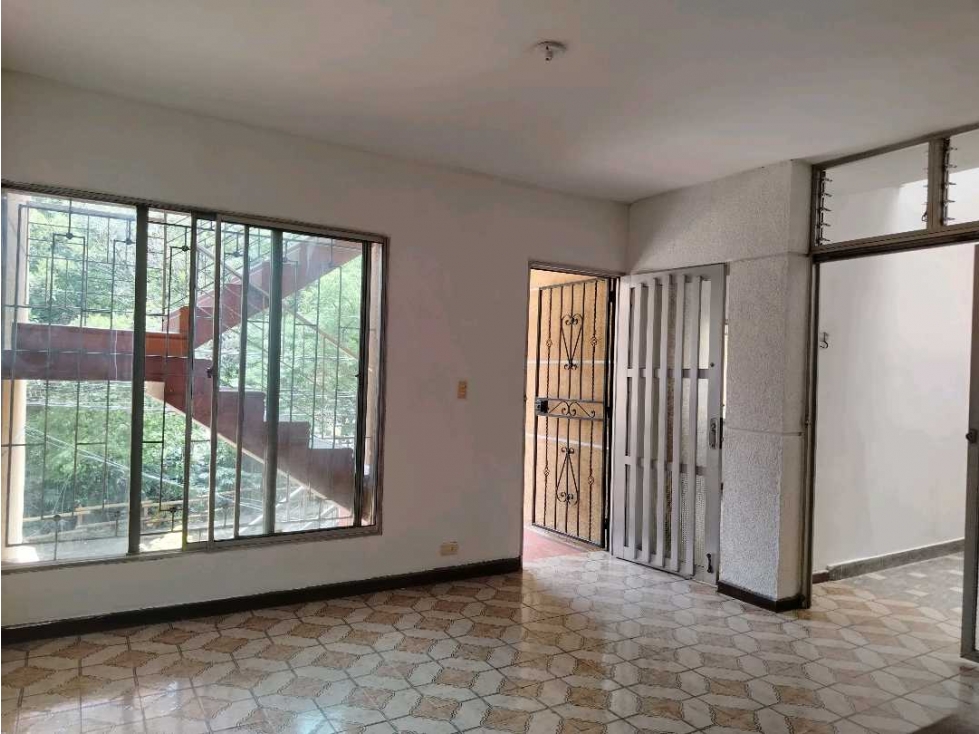 VENTA CASA PISO 2 CERCA A LA ESTACIÓN SANTA LUCÍA 3 ALC PATIO 2 BAÑOS — foto 2