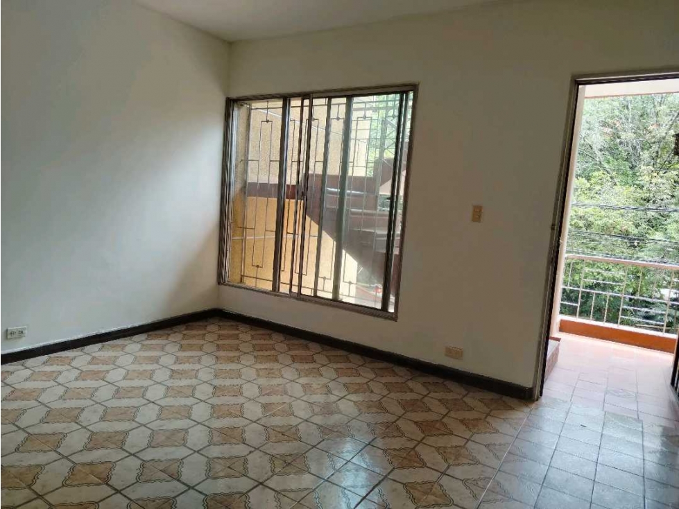 VENTA CASA PISO 2 CERCA A LA ESTACIÓN SANTA LUCÍA 3 ALC PATIO 2 BAÑOS — foto 3