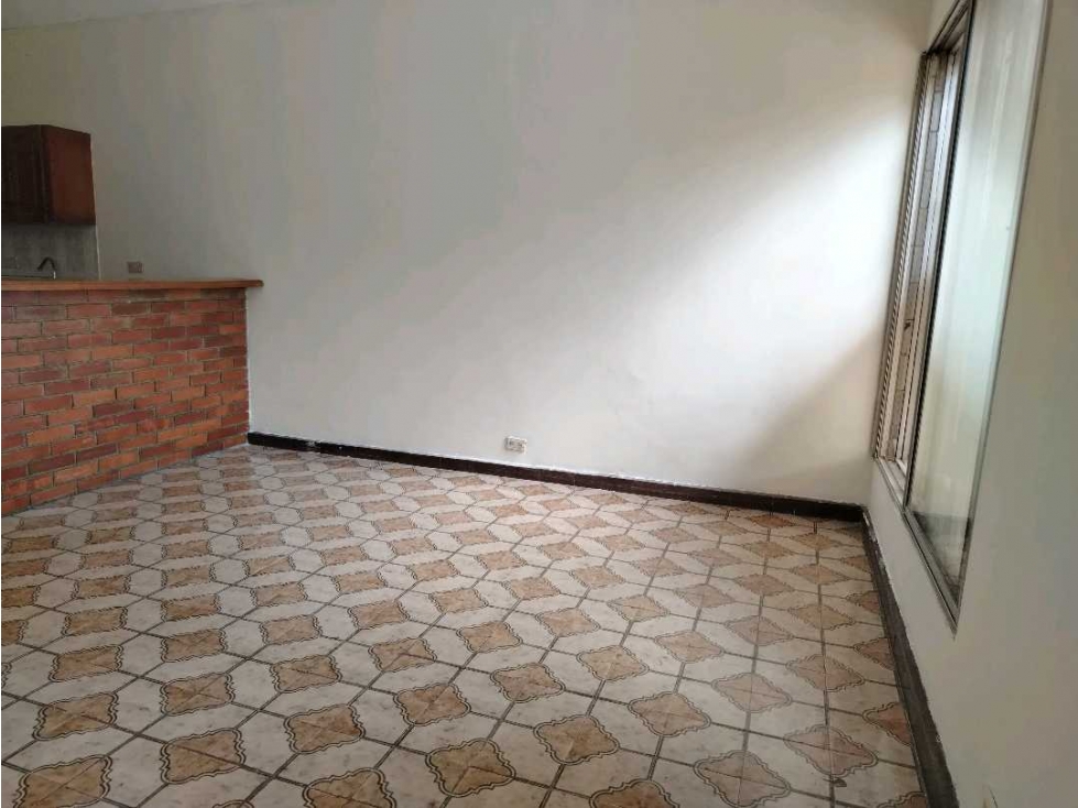 VENTA CASA PISO 2 CERCA A LA ESTACIÓN SANTA LUCÍA 3 ALC PATIO 2 BAÑOS — foto 4