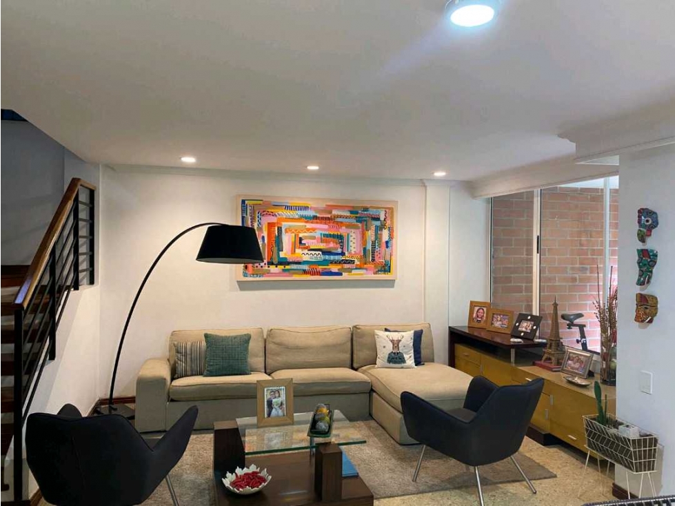 Venta Casa Poblado superior con la 10 — foto 3