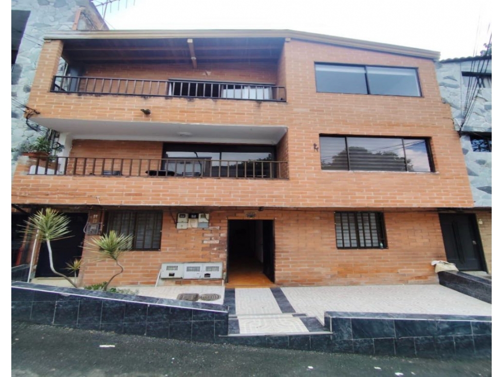 VENTA CASA PRIMER PISO PARA REMODELAR BARRIO MESA ENVIGADO