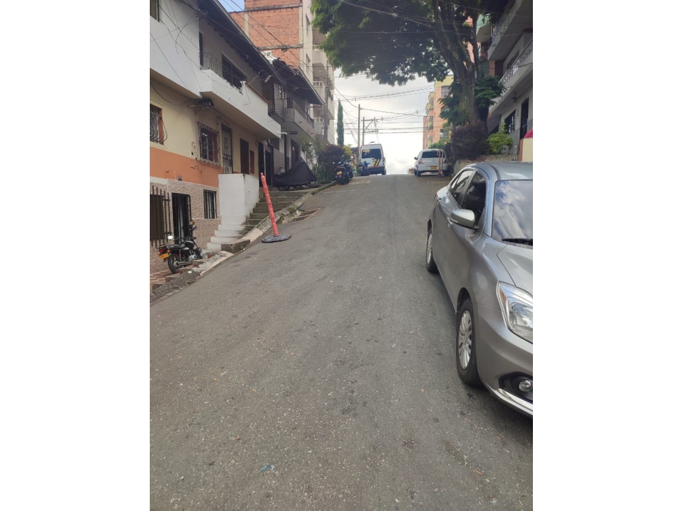 VENTA CASA PRIMER PISO PARA REMODELAR BARRIO MESA ENVIGADO — foto 2
