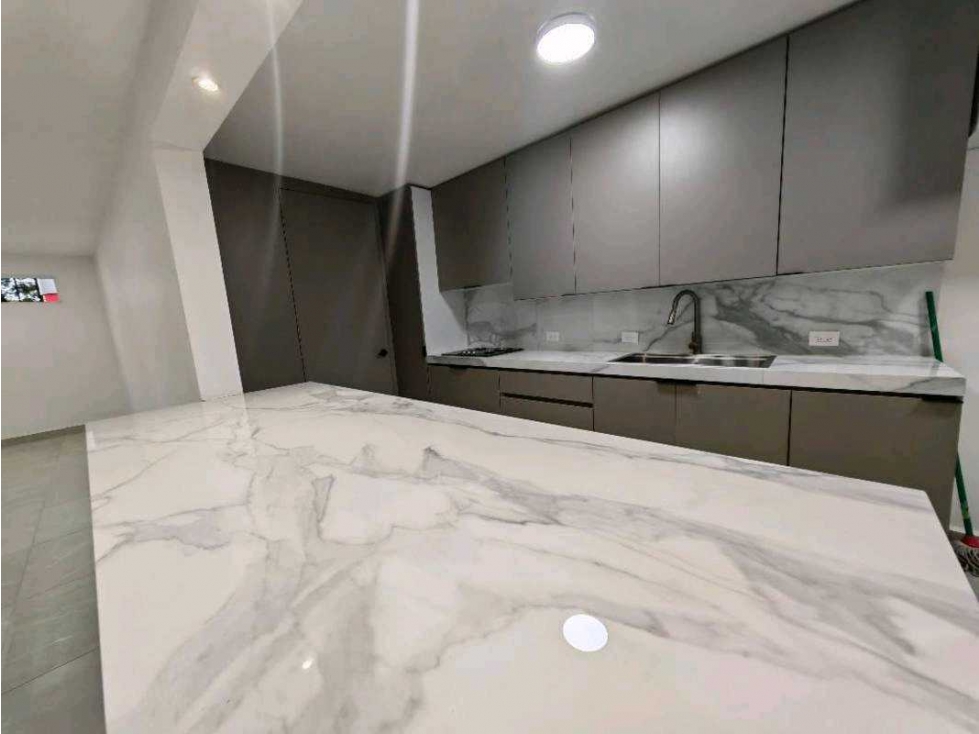 VENTA CASA REMODELADA 228M2 4REC EN SAN FRANCISCO — foto 3