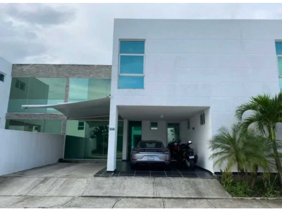 VENTA CASA REMODELADA 310MTS2 COSTA SUR