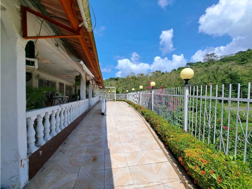 VENTA CASA RÍO GATÚN COLÓN AMPLIO TERRENO VV - 5