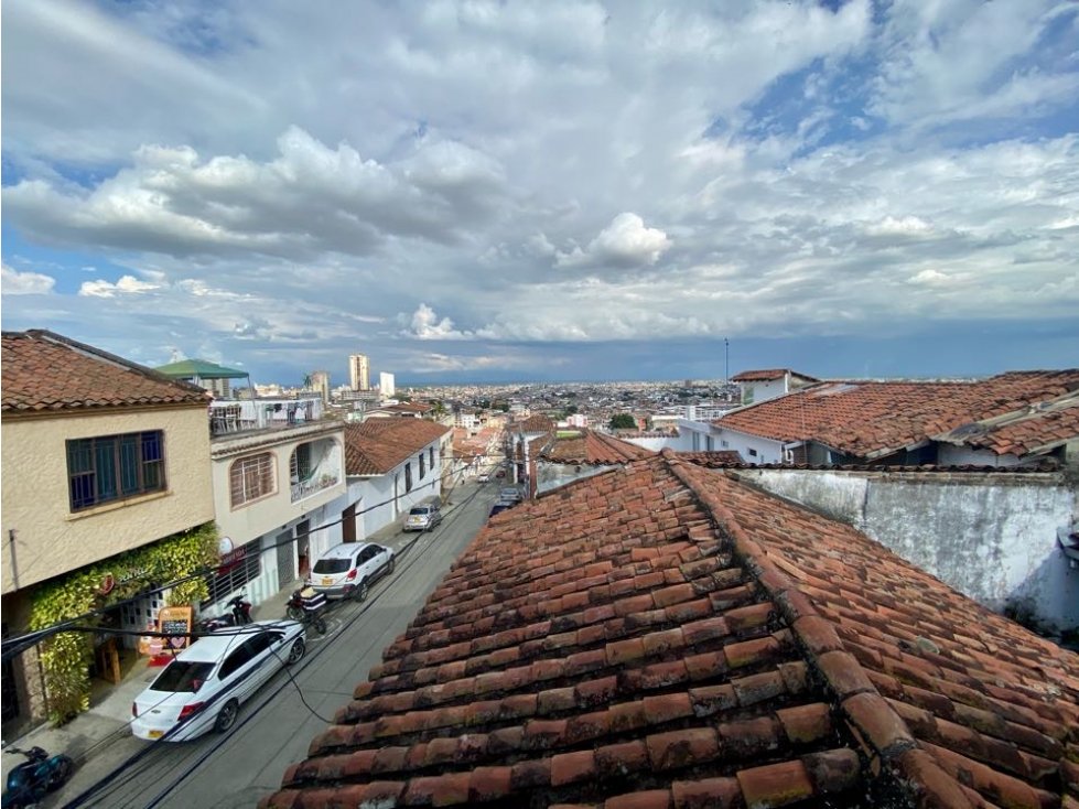 Venta Casa San Antonio con 3 apartamentos y local comercial
