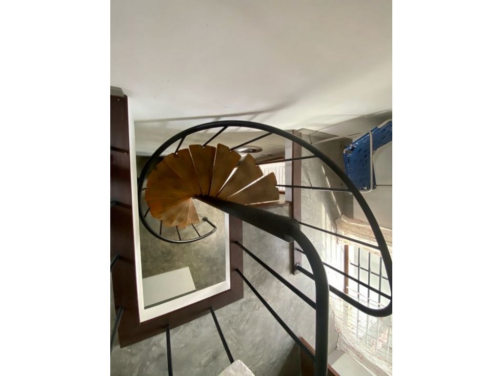 Venta Casa San Antonio con 3 apartamentos y local comercial - 4