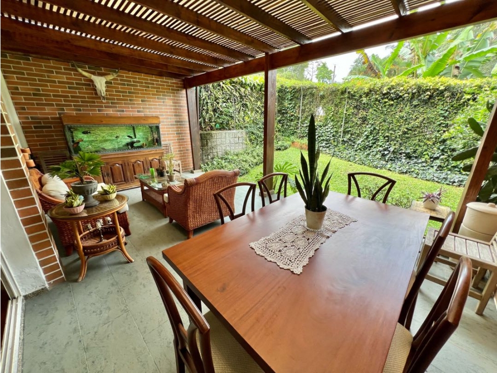 Venta Casa San Lucas Medellín 193 Mts2 colegio Montessori SILENCIOSA — foto 4