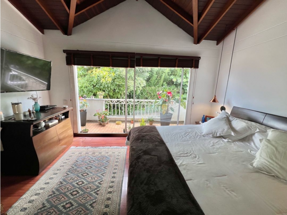 Venta Casa San Lucas Medellín 193 Mts2 colegio Montessori SILENCIOSA — foto 2