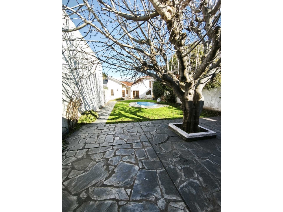 Venta Casa semicentro Tandil - 2