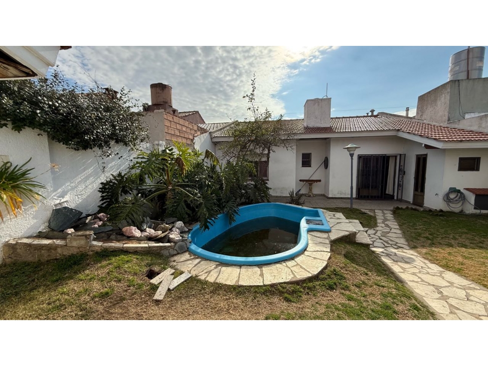 VENTA CASA SOBRE LOTE DE 275m2 c PISCINA EN BANFIELD LOMAS DEL ZAMORA - 5