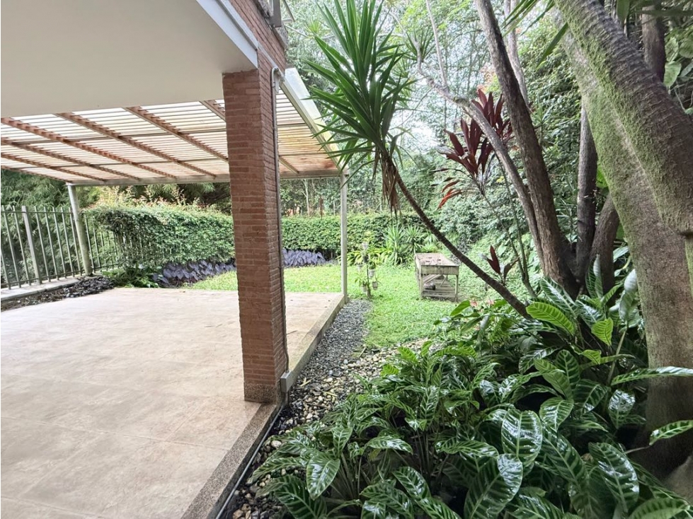 Venta Casa Cumbres Envigado 269 Mts2 DOS NIVELES U completa Jardin