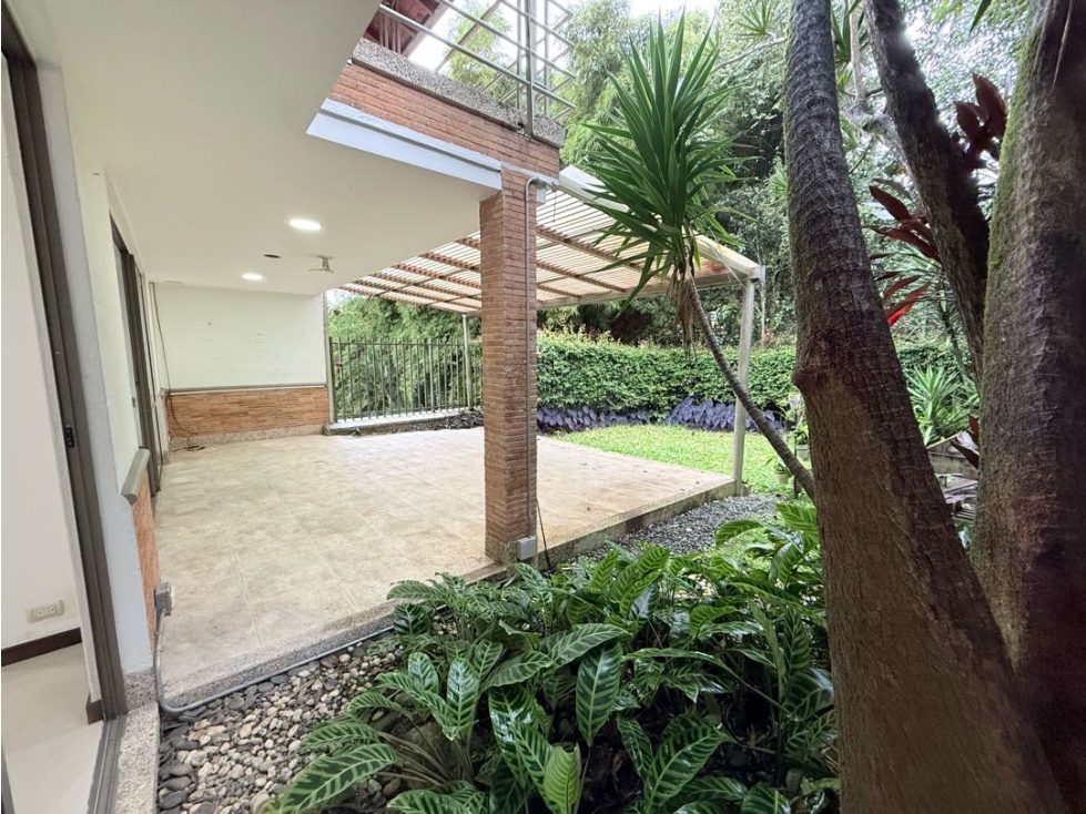Venta Casa Cumbres Envigado 269 Mts2 DOS NIVELES U completa Jardin — foto 2