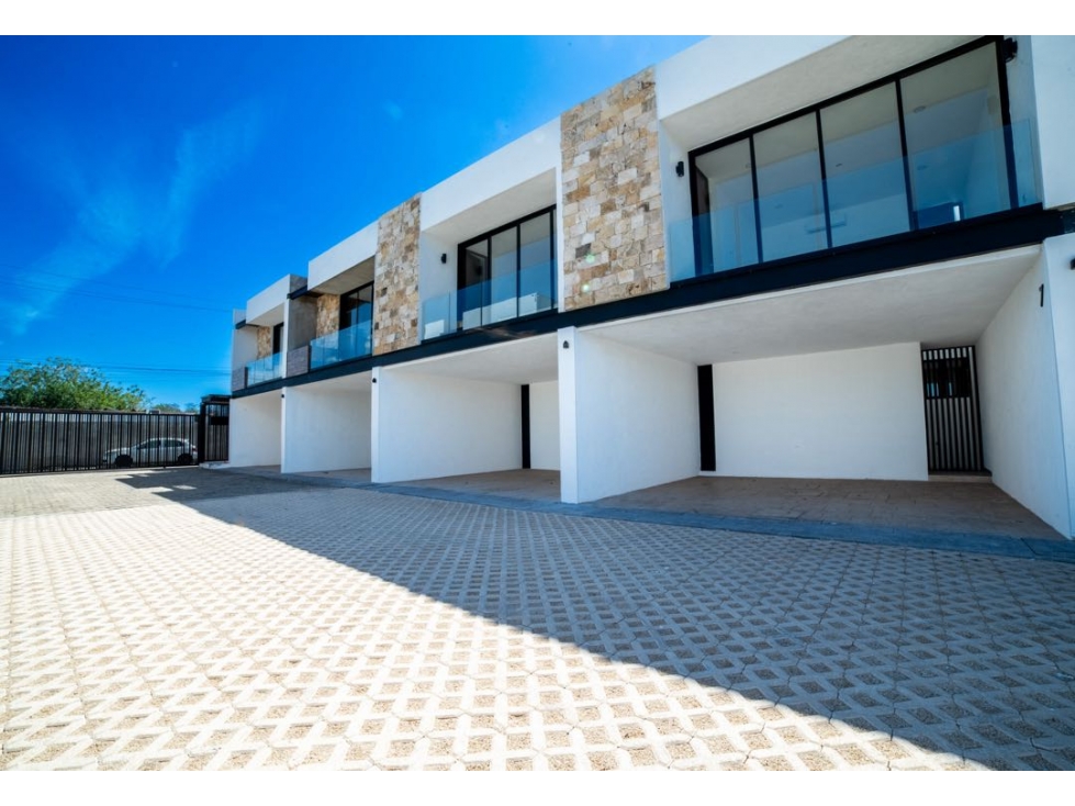 Venta Casa tipo Town Houses en Cholul Mérida Yucatán - 1