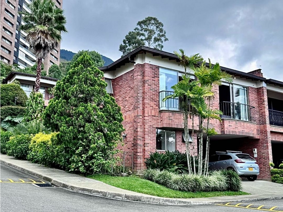 Venta - Casa tradicional en el poblado parte alta de 220 m²