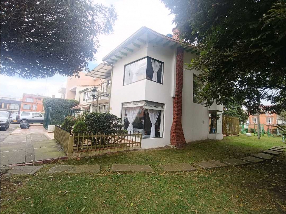 Venta casa tradicional en zona residencial.