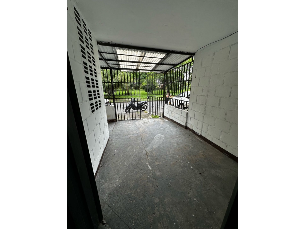 CASA DE DOS NIVELES TULIPANES DE LA ITALIA EN VENTA, PALMIRA — foto 2