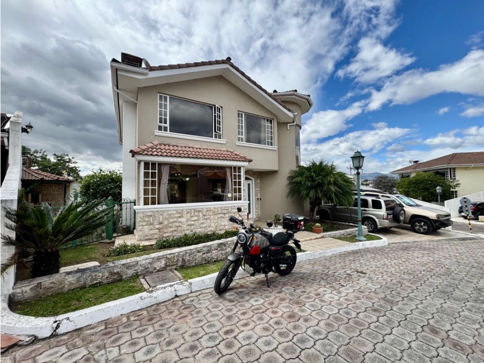 Venta Casa Tumbaco 243 m2 Sector Tumbaco