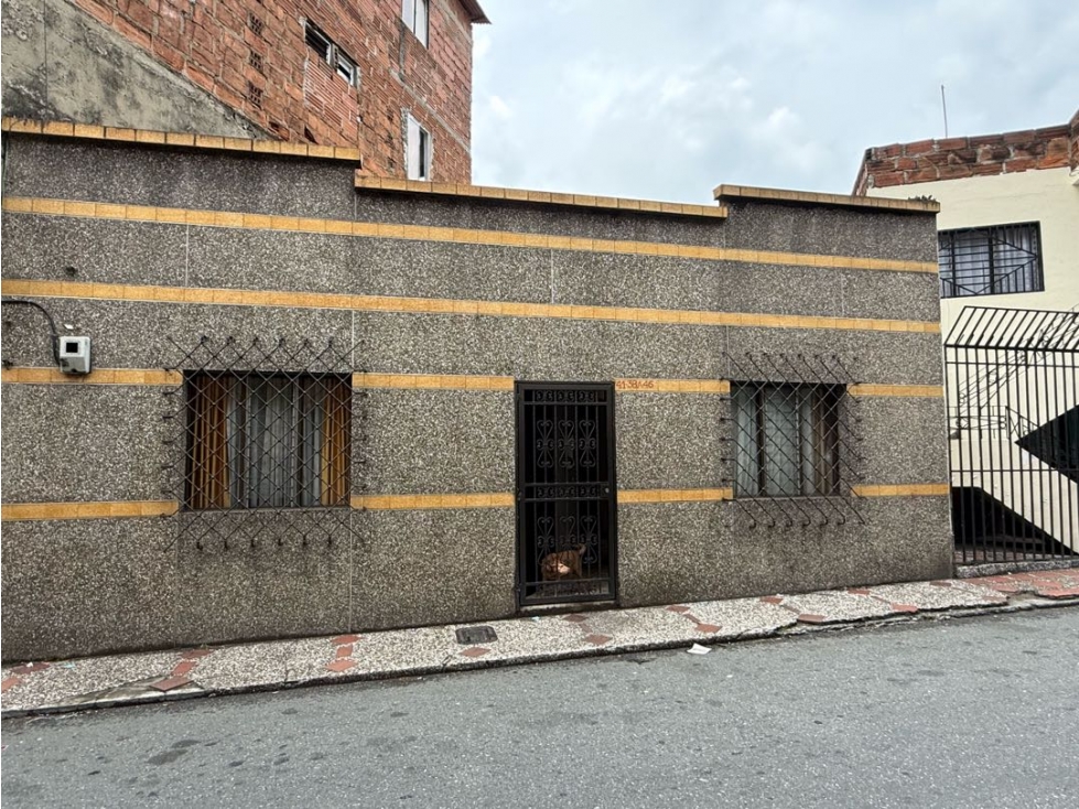 Venta Casa Unifamilar, con apartaestudio El Salvador Medellin 151 m2