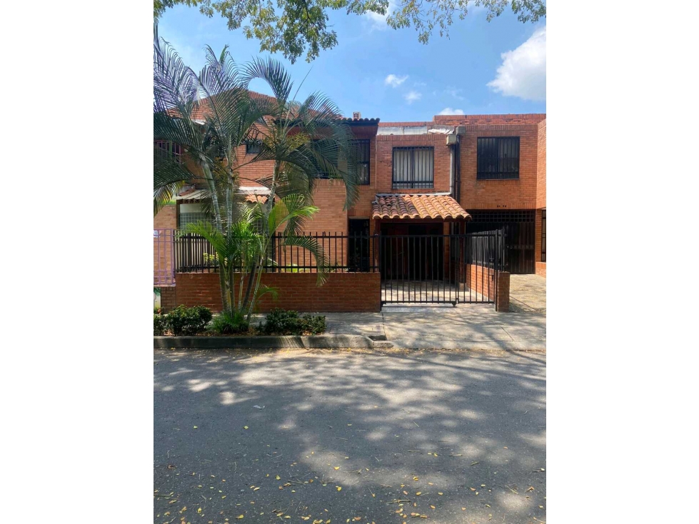 Venta casa externa de 2 pisos en Valle Lili cali valle (Mbm)