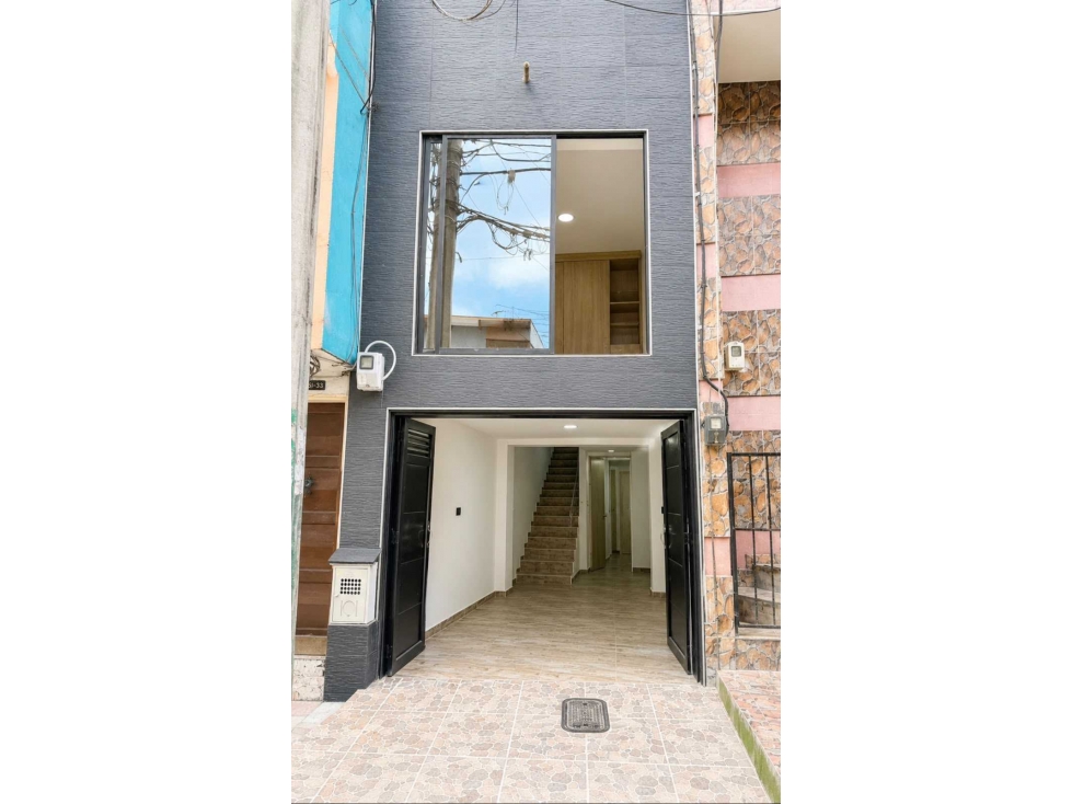 VENTA CASA UNIFAMILIAR REMODELADA, BELÉN, MEDELLÍN