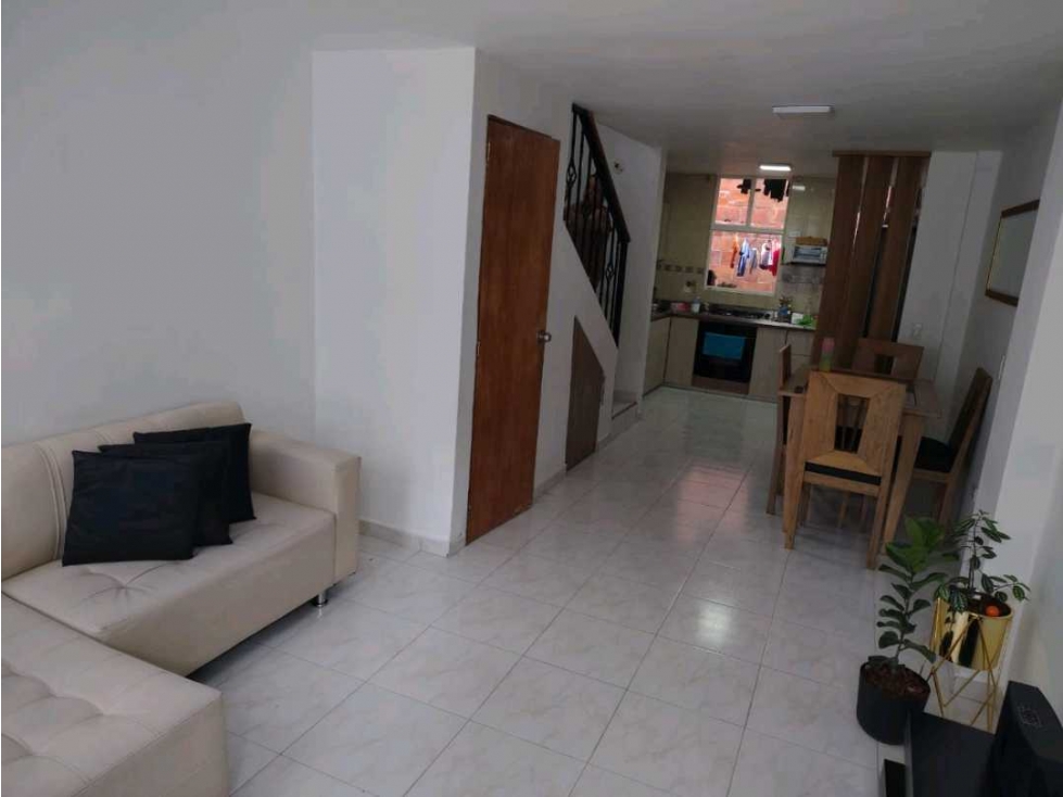 VENTA CASA UNIFAMILIAR SECTOR BELÉN RODEO ALTO PARTE BAJA
