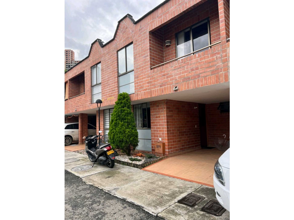 VENTA CASA UNIFAMILIAR SECTOR BELÉN LA MOTA