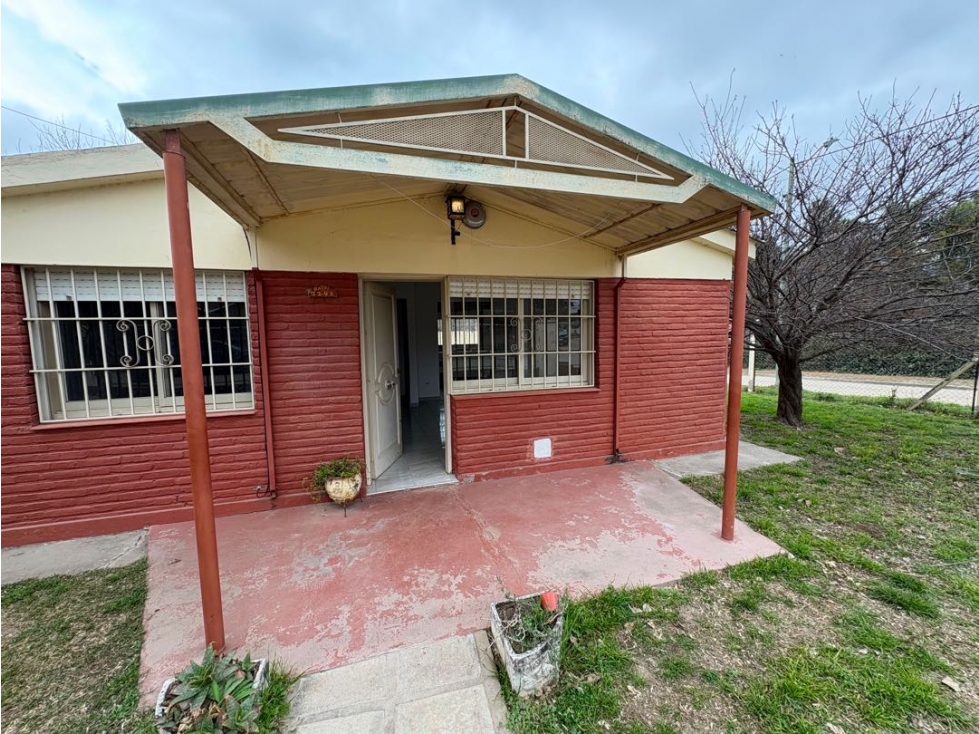 VENTA CASA ESQUINA FINANCIACIÓN A METROS DE AV. CÁRCANO CARLOS PAZ - 5